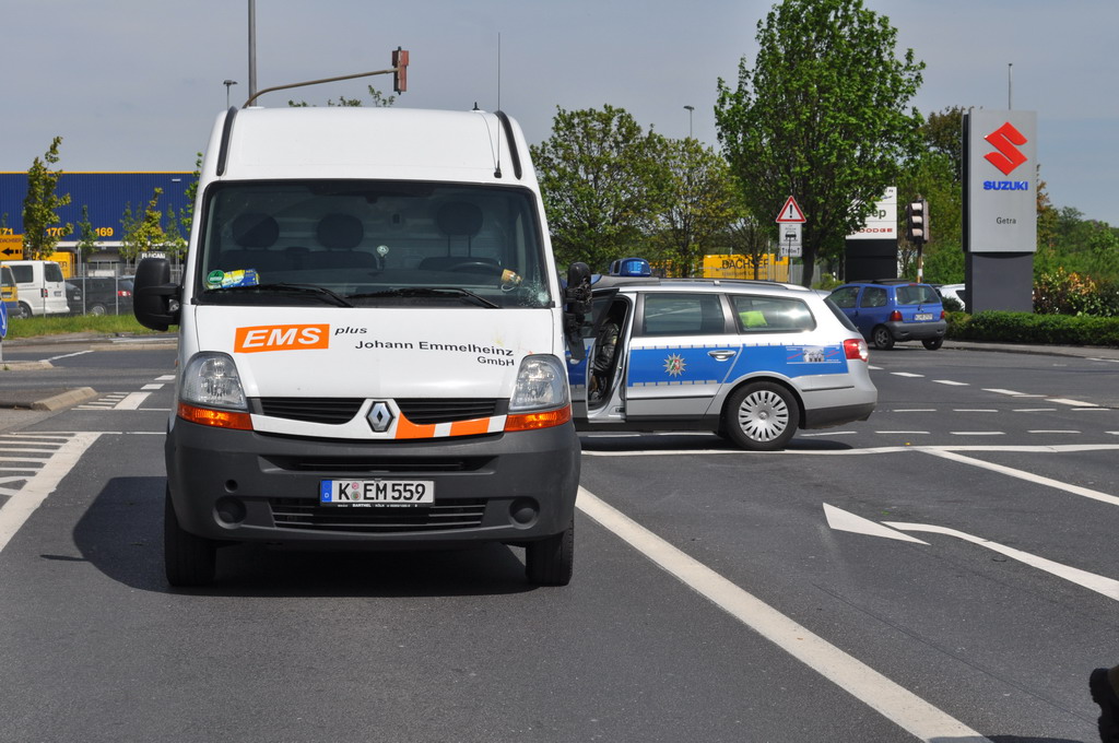 VU 14 jäh Junge angefahren Koeln Porz Gremberghoven Maarhaeuserweg P02.JPG